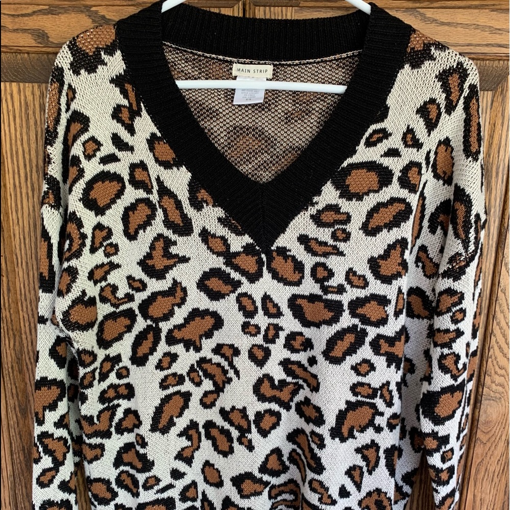 Cheetah Light Weight Sweater. Like New. Size Med